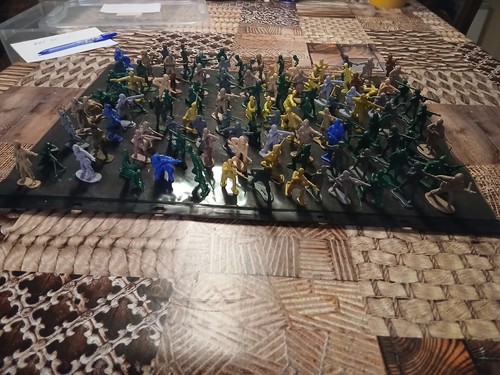 100 soldatini plastica - 100,